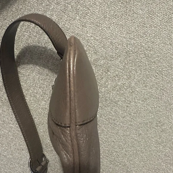 ‼️SOLD‼️Salvatore Ferragamo Gancini Shoulder Bag Leather Brown Silver - Picture 8 of 10